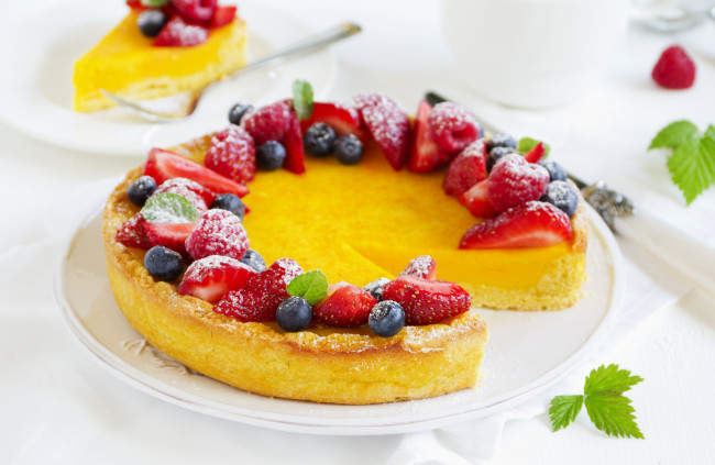 Обои картинки фото еда, торты, лимонный, торт, ягоды