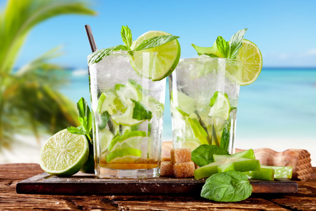 Обои картинки фото еда, напитки,  коктейль, лето, тропики, пляж, напиток, коктейль, лайм, мята