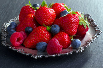Картинка еда фрукты +ягоды малина черника клубника