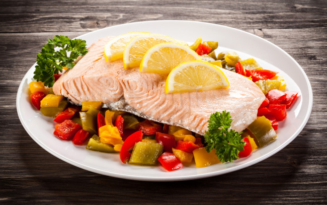 Обои картинки фото еда, рыбные блюда,  с морепродуктами, pepper, lemon, лимон, перец, рыба, fish