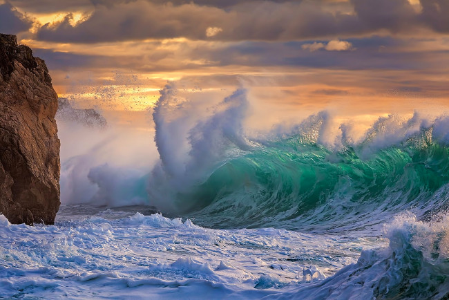 Обои картинки фото природа, стихия, небо, шторм, волны, скала, море, тучи