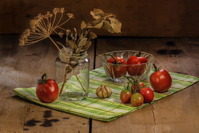 Обои картинки фото еда, помидоры, лук, томаты, натюрморт