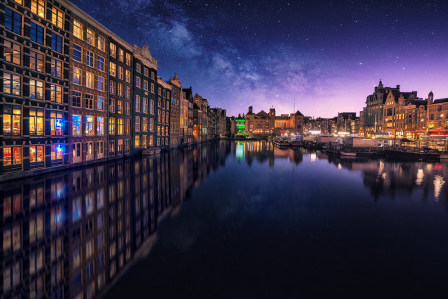 Обои картинки фото города, амстердам , нидерланды, ночь, млечный, путь, небо, звезды, амстердам, город