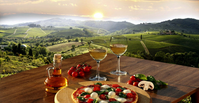 Обои картинки фото еда, пицца, томаты, масло, вино