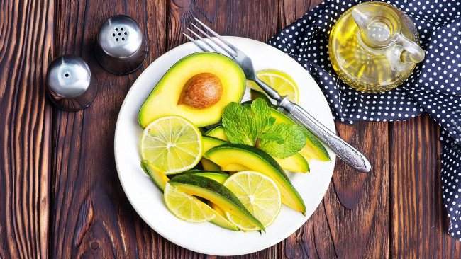 Обои картинки фото еда, авокадо, масло, мята, ломтики, лимон
