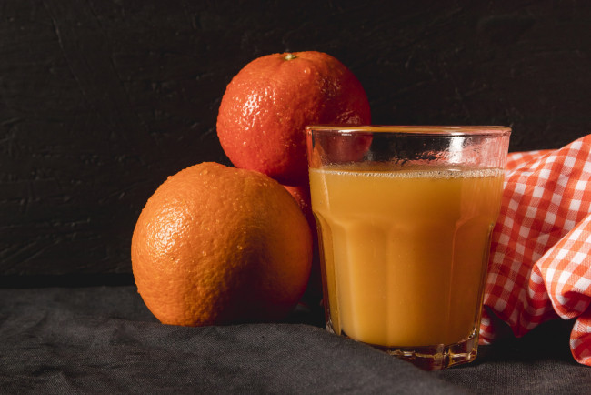 Обои картинки фото еда, напитки,  сок, апельсин, цитрусы, мандарин, сок