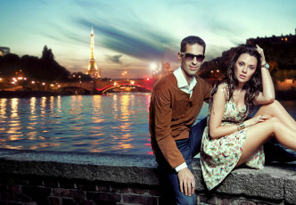 Картинка разное мужчина+женщина мужчина женщина река мост город париж сена платье очки ноги парапет вечер