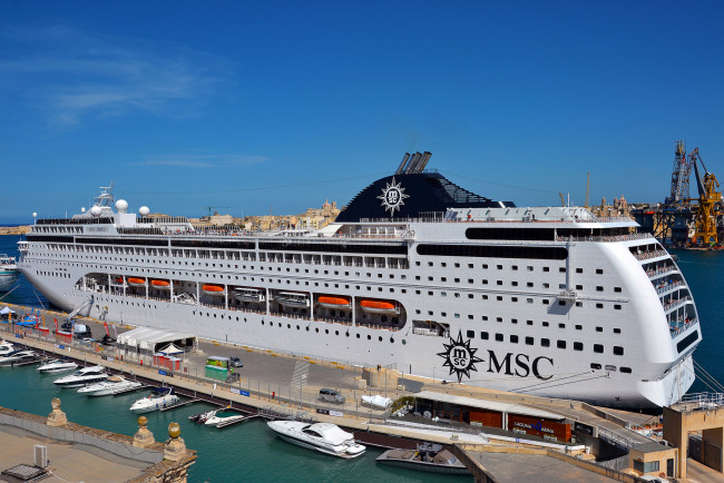 Обои картинки фото msc lirica, корабли, лайнеры, круизный, лайнер