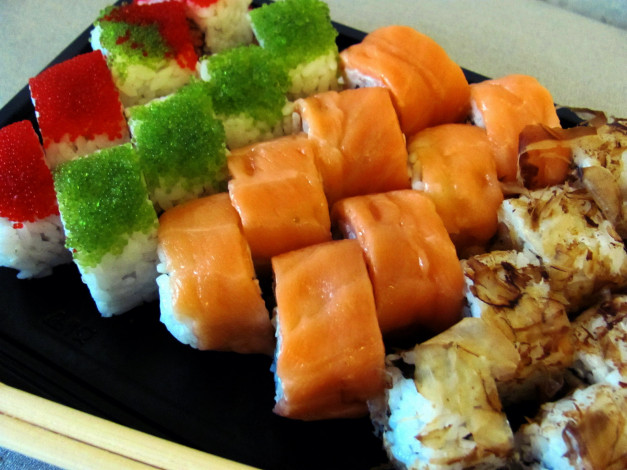 Обои картинки фото еда, рыба,  морепродукты,  суши,  роллы, икра, роллы