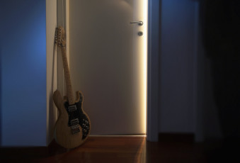 Картинка музыка -музыкальные+инструменты гитара дверь