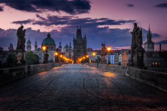 Картинка города прага+ Чехия огни ночь статуи карлов мост