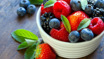 Картинка еда фрукты +ягоды клубника черника ежевика ягоды малина