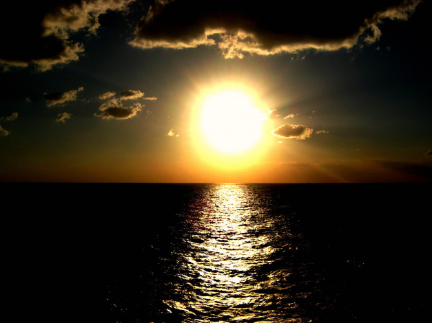 Обои картинки фото the, rising, sun, on, sea, природа, восходы, закаты, свет, закат, океан