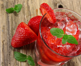 Картинка еда напитки +коктейль мохито коктейль стакан мята ягоды лёд клубника