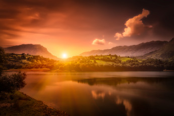 Картинка природа восходы закаты астурия spain asturias alfilorios reservoir горы закат водохранилище испания