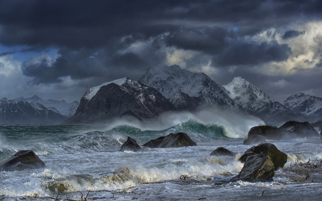 Обои картинки фото природа, побережье, камни, горы, норвежское, море, норвегия, волны, шторм, лофотенские, острова, norwegian, sea, norway, lofoten, islands