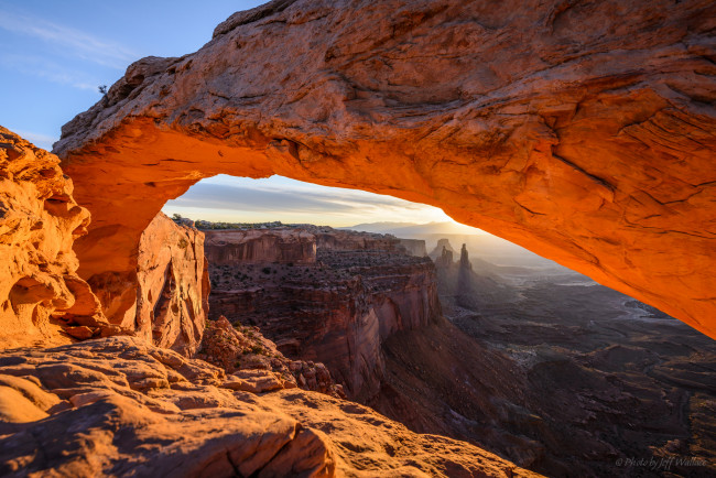 Обои картинки фото природа, горы, jeff, wallace, mesa, arch, glow, and, shadows, каньон