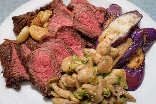 Обои картинки фото еда, мясные блюда, грибы, мясо, овощи