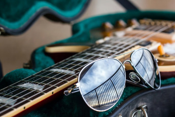 Картинка музыка -музыкальные+инструменты очки гитара
