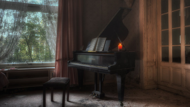 Обои картинки фото музыка, -музыкальные инструменты, комната, рояль, окно, пианино, табурет, свеча