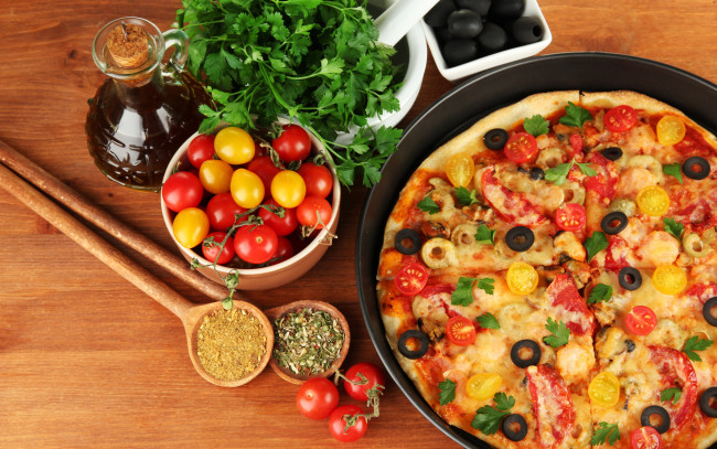 Обои картинки фото еда, пицца, томаты, помидоры, специи