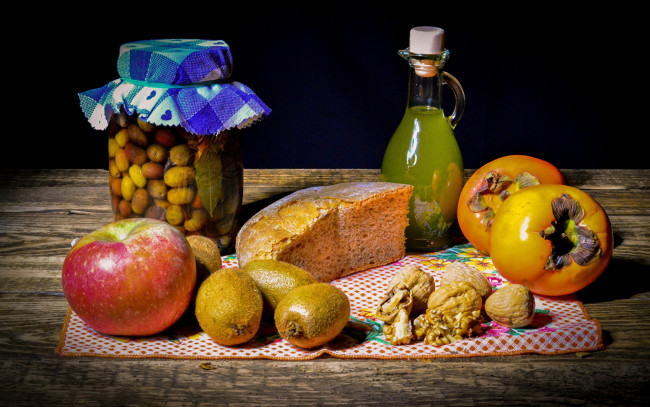 Обои картинки фото еда, натюрморт, оливки, киви, орехи, хурма, масло
