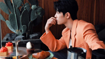Картинка мужчины xiao+zhan актер пиджак угощения кактус