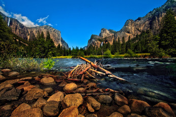 Картинка природа реки озера горы камни деревья река пейзаж