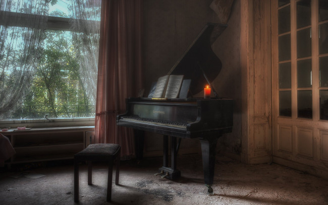 Обои картинки фото музыка, -музыкальные инструменты, рояль, комната, свеча, окно, ноты, пианино