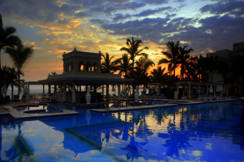 Картинка интерьер бассейны открытые площадки пуэрто-вальярта мексика тихий океан закат тропики пальмы отдых