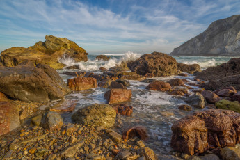 Картинка природа побережье океан скалы камни прибой