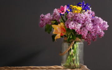 Картинка цветы букеты +композиции тюльпаны ирисы сирень