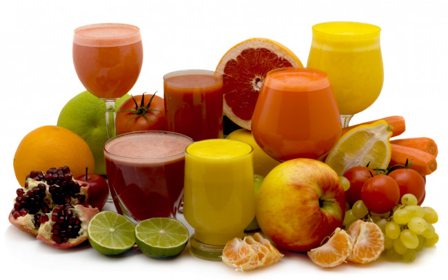 Обои картинки фото еда, напитки, сок, морковь, помидор, лимон, соки, гранат, апельсин, виноград, мандарин, яблоко, свежесть, стаканы, лайм, фужеры