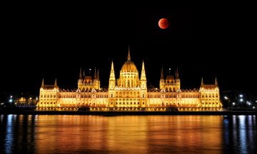 обоя budapest parliament, города, будапешт , венгрия, огни, дворец, луна, ночь