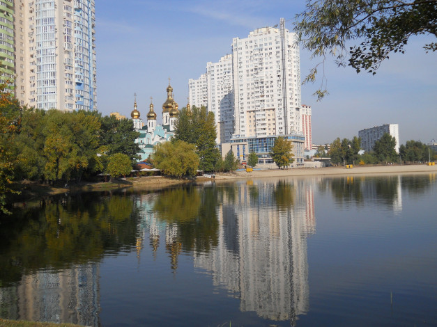 Обои картинки фото у озера тельбин, города, - панорамы, киев, осень, озеро, тельбин, церковь