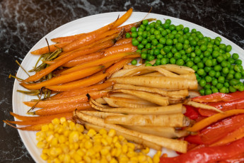 Картинка еда овощи кукуруза горошек пастернак морковь