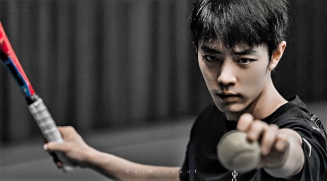 Обои картинки фото мужчины, xiao zhan, актер, лицо, ракетка, мяч
