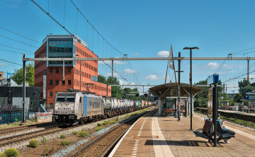 Картинка техника поезда рельсы железная дорога станция грузовой состав локомотив цистерны