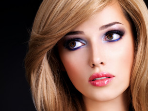 Картинка девушки -unsort+ лица +портреты блондинка макияж взгляд глаза губы черный фон девушка