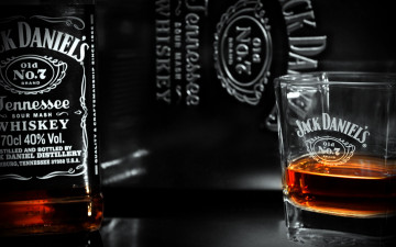 Картинка бренды jack+daniel`s бутылка стакан виски