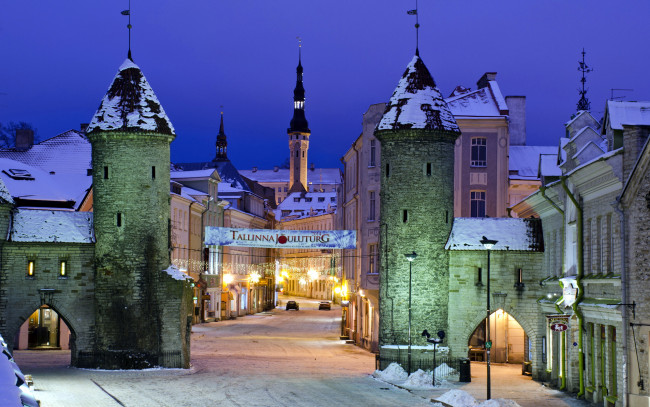 Обои картинки фото города, таллин , эстония, улица, снег, зима, башни