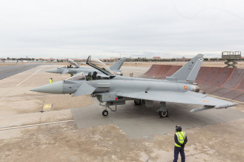 Картинка eurofighter авиация боевые+самолёты истребитель ввс испании p1eb fw аэродром