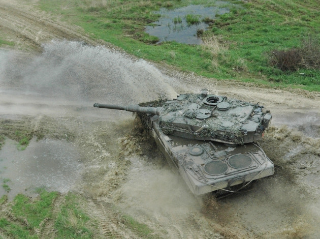 Обои картинки фото leopard 2a4, техника, военная техника, leopard, 2a4, танк, сухопутные, войска, германия