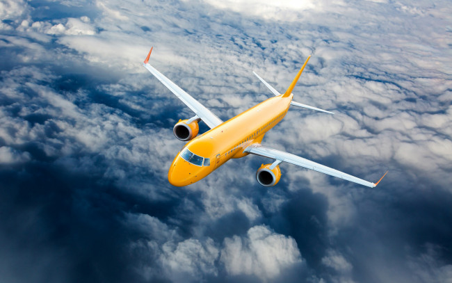 Обои картинки фото авиация, пассажирские самолёты, облака, жёлтый, высота, самолёт, летит, в, небе, пассажирский