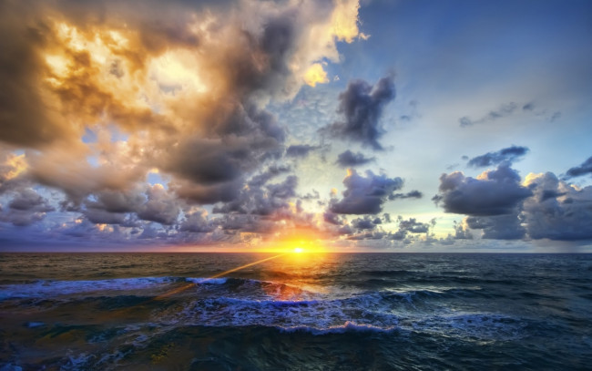 Обои картинки фото природа, моря, океаны, закат, море, тучи, небо, солнце, луч
