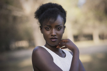 Картинка девушки -unsort+ темнокожие чернокожая взгляд красотка причёска мулатка лицо портрет темнокожая модель девушка
