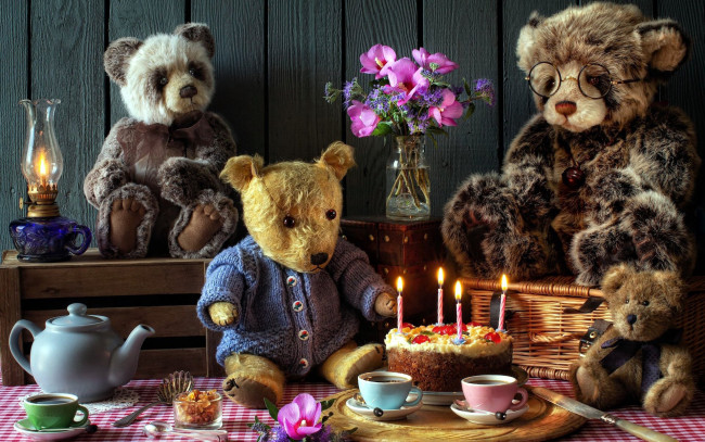 Обои картинки фото разное, игрушки, медведи, чай, торт, свечи