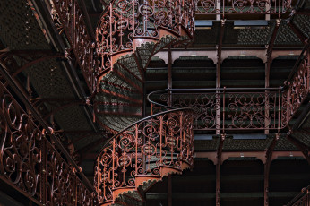 Картинка интерьер холлы +лестницы +корридоры винтовая лестница