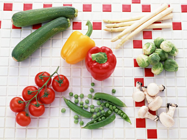 Обои картинки фото еда, овощи, помидоры, томаты, перец, горох