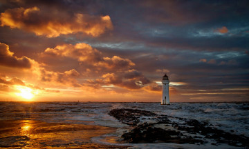 Картинка природа маяки океан маяк волны закат тучи